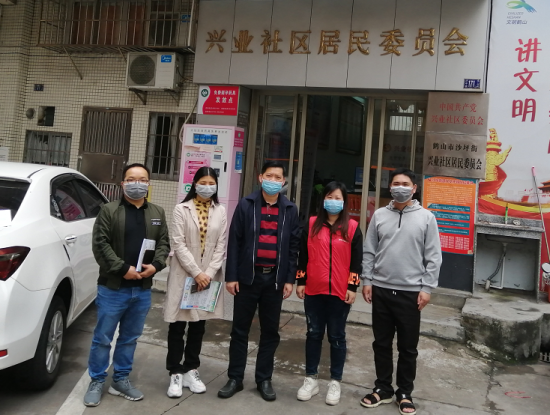 3月20日，市創(chuàng)文辦到興業(yè)社區(qū)調研，右二為李小紅。