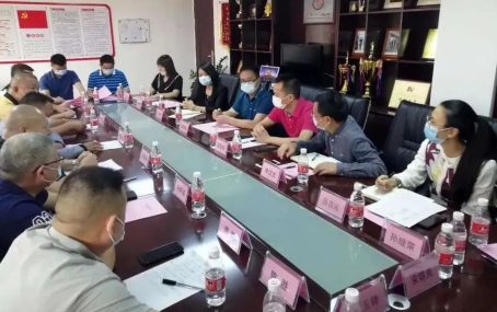 005  4月27日，聯(lián)合市紀委監(jiān)委舉辦市外省商會會長聯(lián)席會議暨“親”“清”政商座談會.jpg