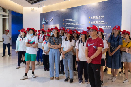 002 參觀鶴山工業(yè)城中歐創(chuàng)新中心、南國書香節(jié)共和分會場.jpg