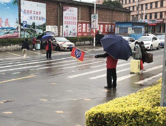已處理13  古勞中學(xué)教師、家長(zhǎng)義工護(hù)學(xué).jpg