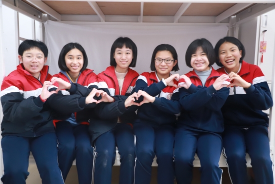 已處理22  新學(xué)期，我們又見(jiàn)面了！比心（昆侖學(xué)校）.JPG