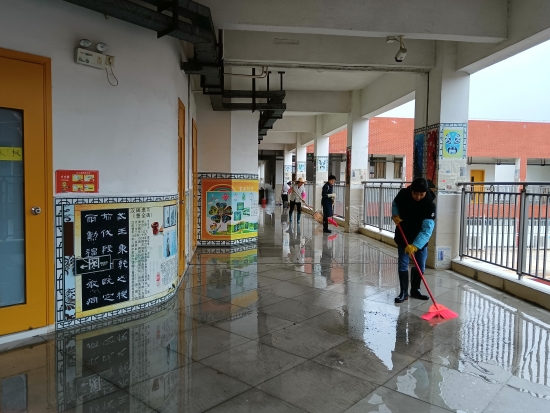 已處理35  碧桂園學(xué)校教職員工清洗課室、走廊.jpg