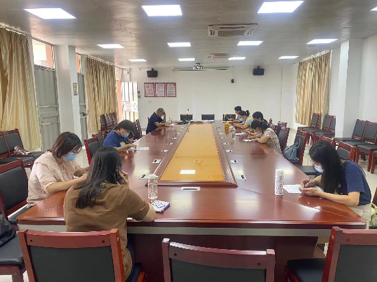 1： 9月8日—9日，沙坪一小的老師們集中沙坪一小峻廷灣校區(qū)，協(xié)助流調(diào)工作。.jpg