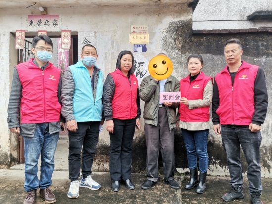 已處理1674092129217廣東省南粵交通江肇高速公司管理中心、江門平安通服務(wù)中心處到桃源鎮(zhèn)開展“黨建引領(lǐng)送關(guān)懷&middot;春日共建暖人心”活動(dòng)，為中勝村困難家庭送上慰問與關(guān)心.jpg