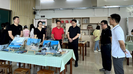 圖片2聚焦新課標(biāo)新課堂，探索美術(shù)教師發(fā)展之路——鶴山市2023年“新課標(biāo)新課堂”公益培訓(xùn)系列活動之中小學(xué)美術(shù)教師專業(yè)能力提升培訓(xùn)活動.jpg
