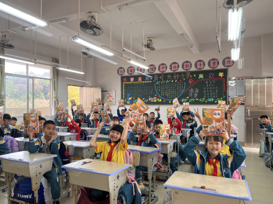 樓沖小學發(fā)新書啦！.jpg