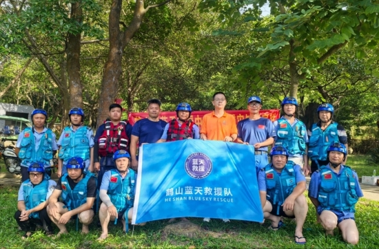 已處理1721786290784大雁山景區(qū)聯(lián)同鶴山藍天救援隊開展水上救援培訓(xùn)1.jpg